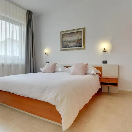 Nina 4* Rovinj