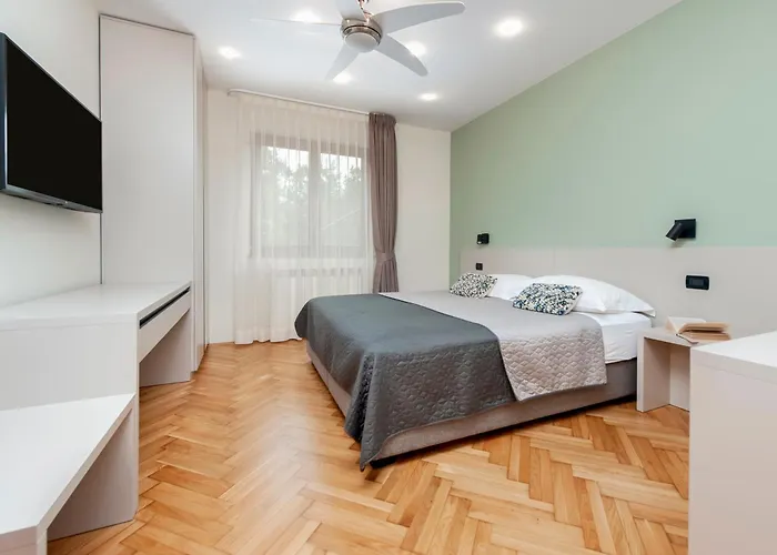 Nina Bed and Breakfast 4*