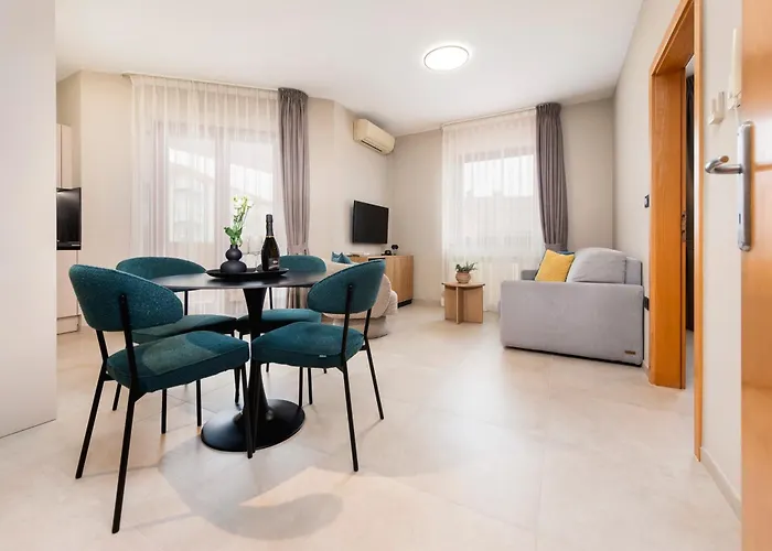 Nina فندق مبيت وإفطار 4*