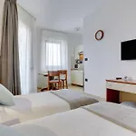 Nina 4*