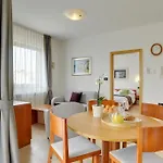 Nina Nocleg ze śniadaniem 4*