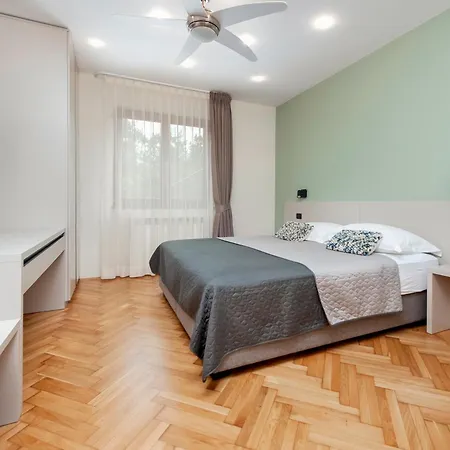 Nina Bed & Breakfast 4*