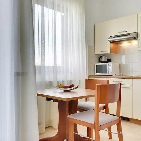 Nina Bed & Breakfast 4*