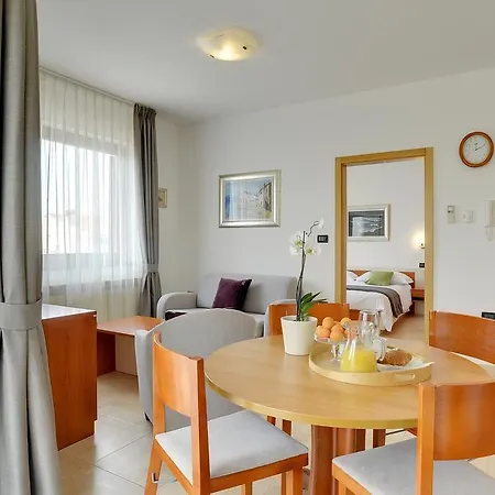 Nina Bed & Breakfast 4*